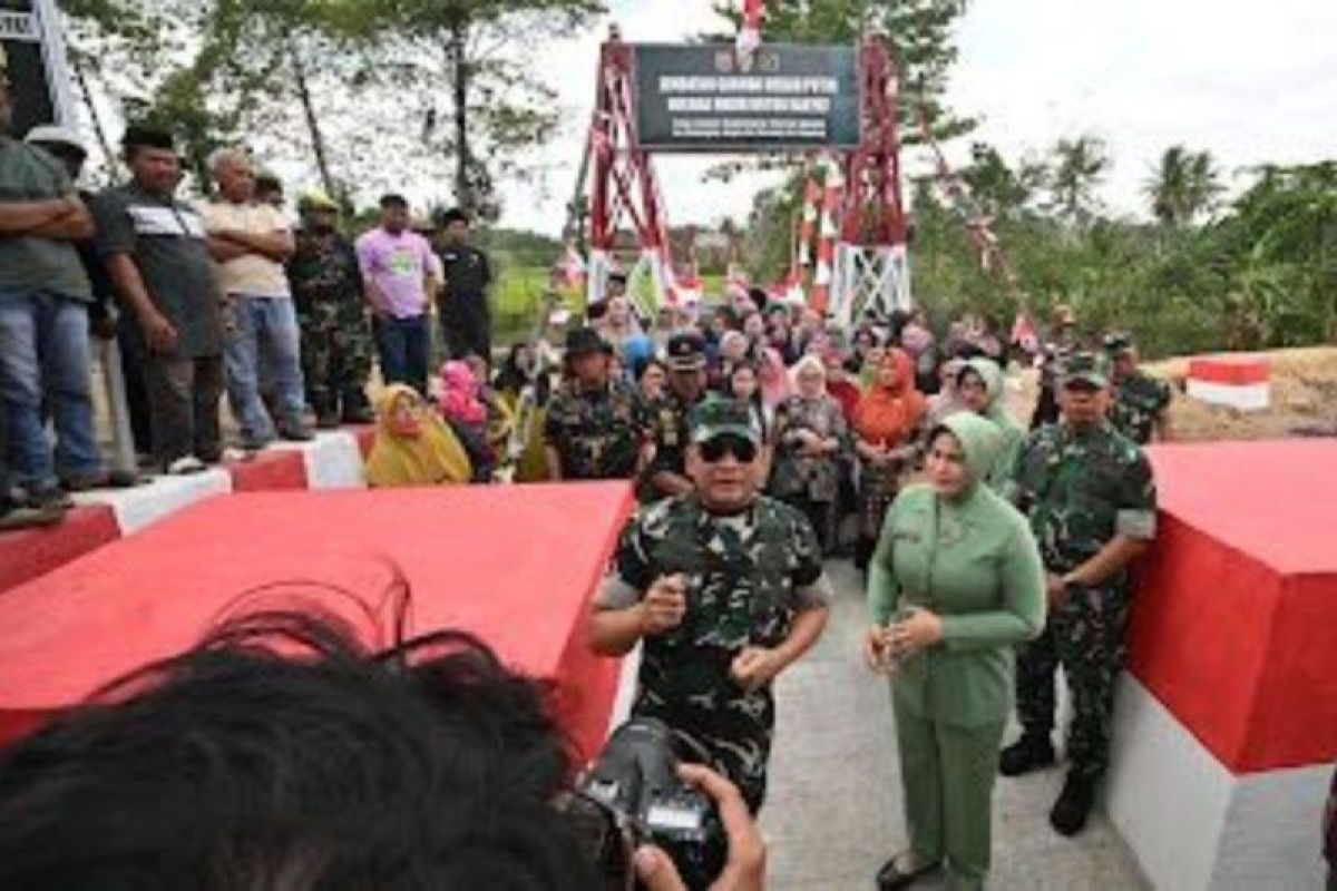 Pangdam XIV/Hsn continues building pioneer bridges for equitable development
