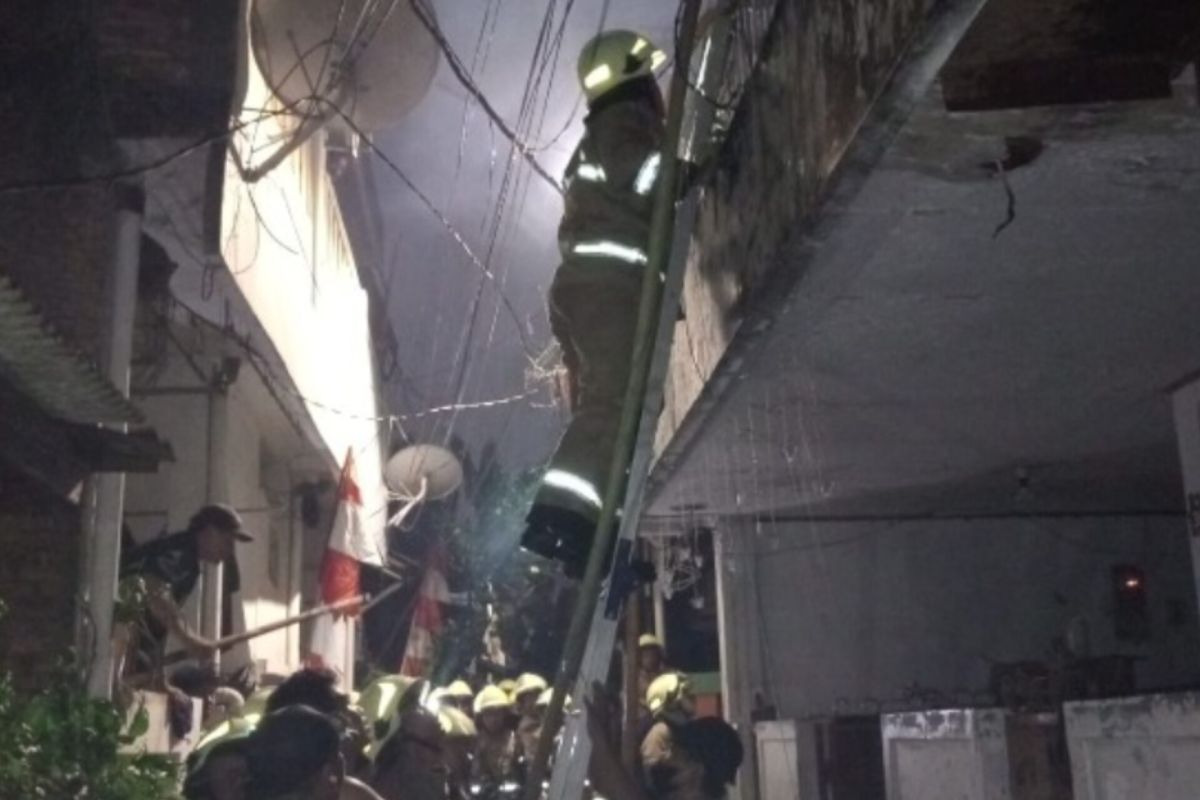 81 firefighters extinguish blaze in Kebayoran Baru, Jakarta