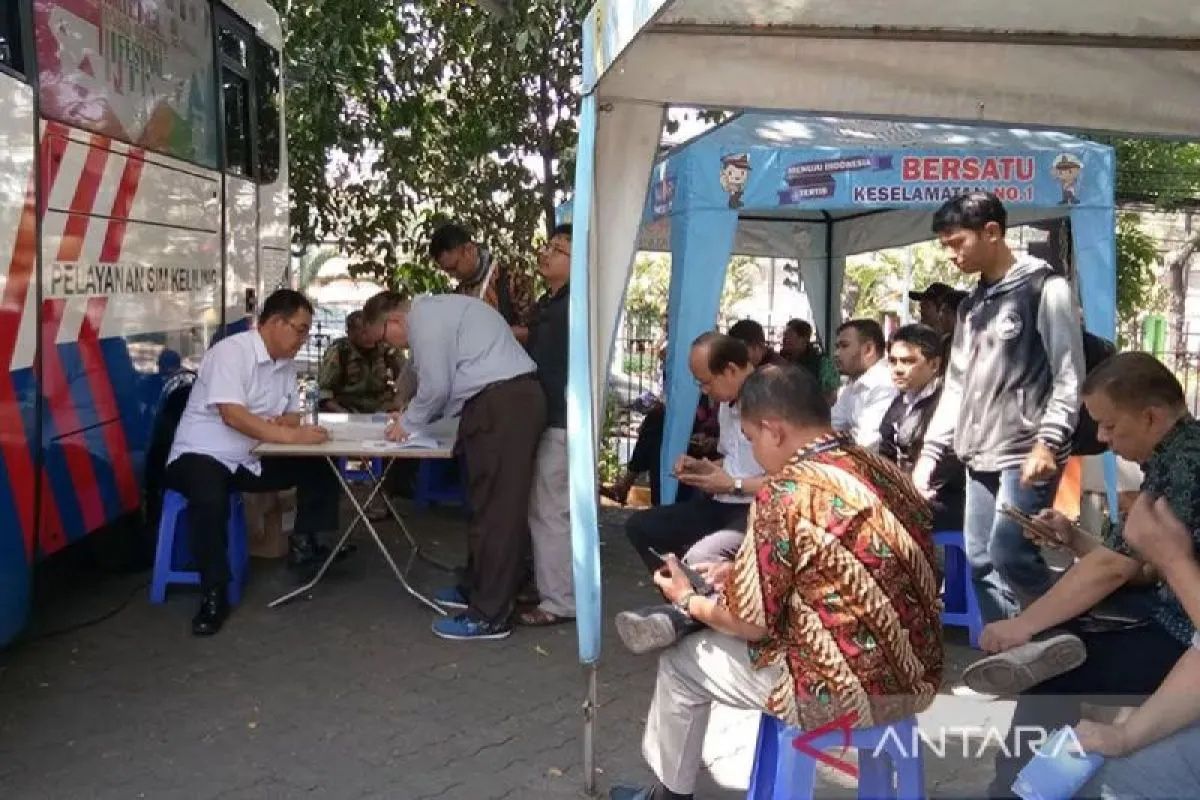Sunday: Mobile SIM service available at two Jakarta locations