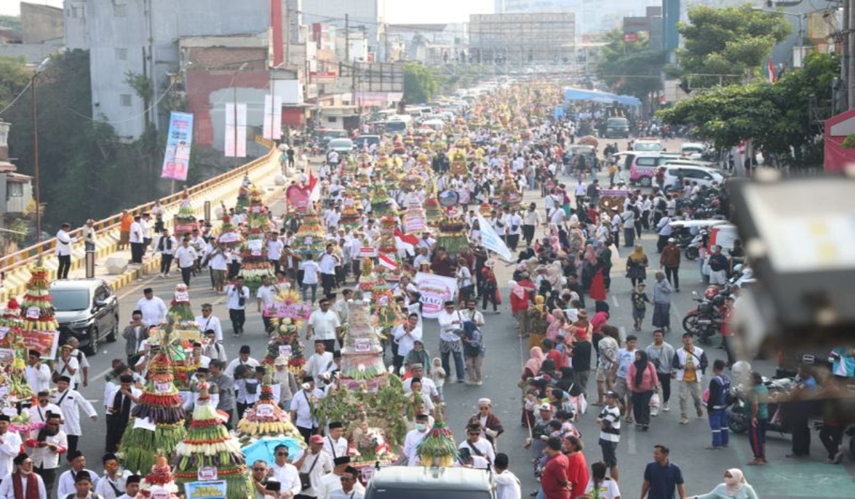 Jember's Ancak Agung Parade Breaks MURI Record