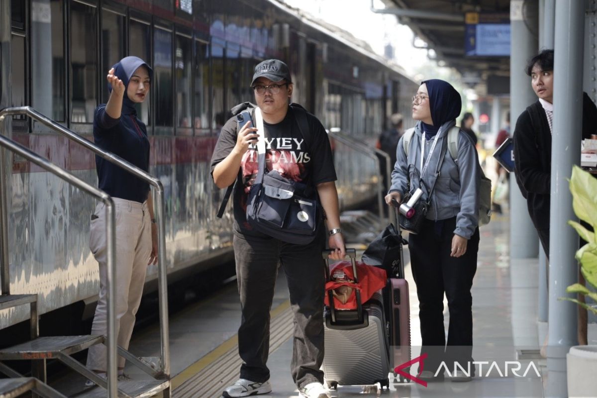 38,842 train passengers depart Jakarta for Prophet Muhammad's Birthday long weekend