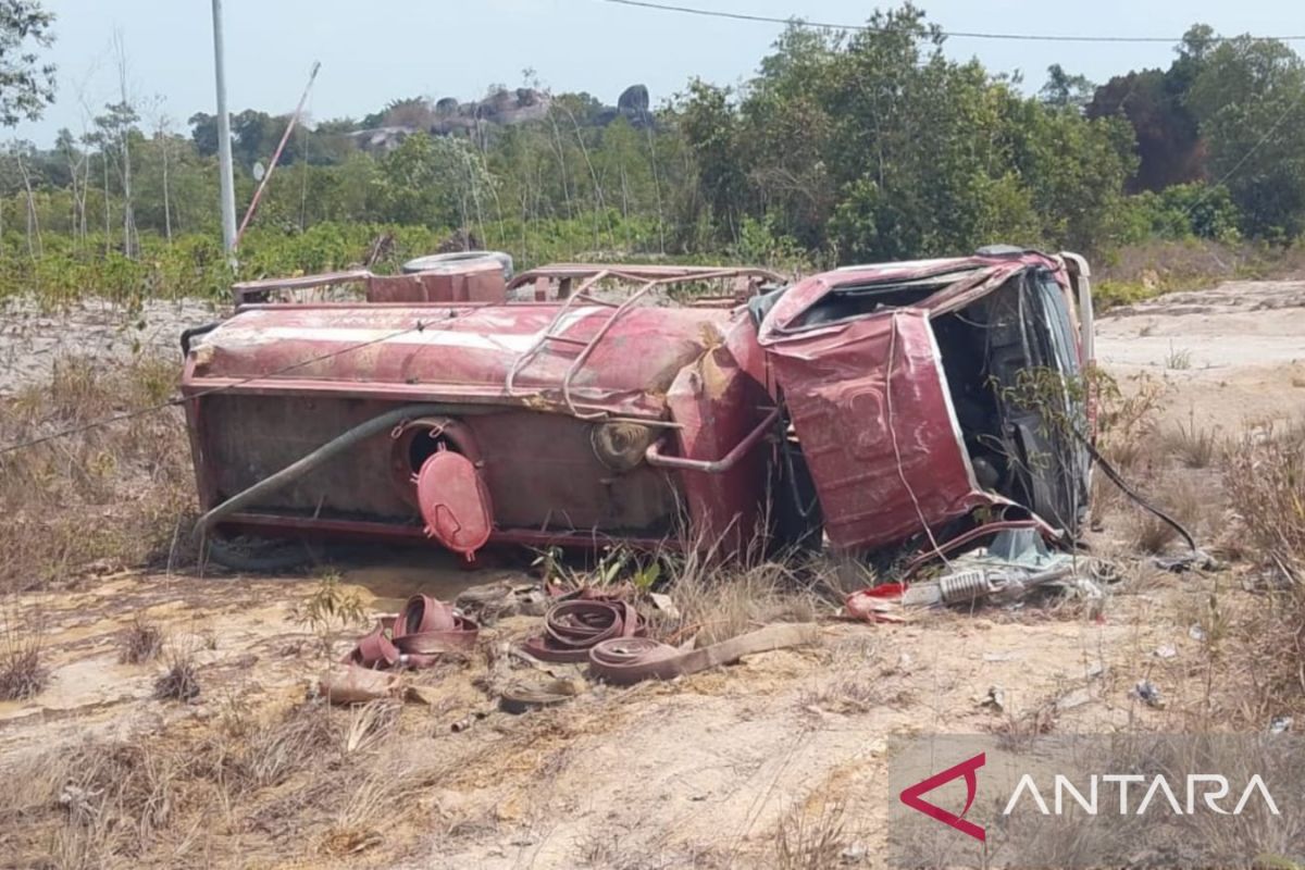 Belitung fire engine crashes while responding to forest fire