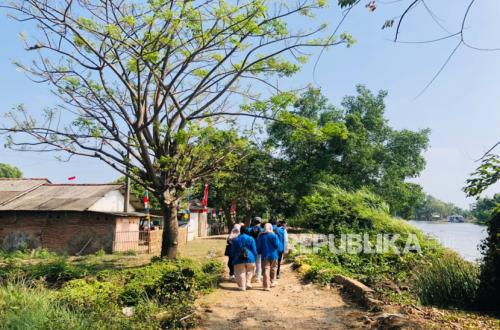 Undeterred, BSI Explore Team Reaches Difficult Access to Prepare Mangrove Planting at Pantai Bahagia
