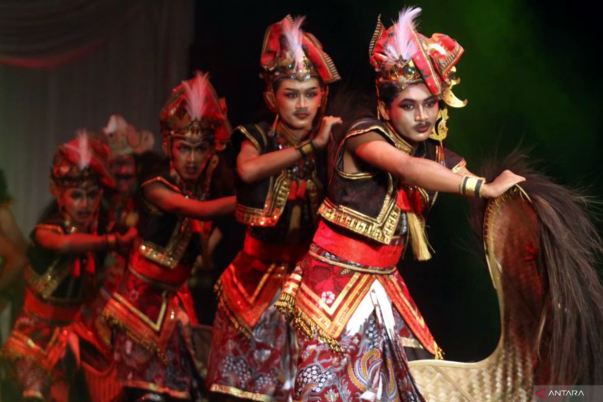 Khofifah stresses knowledge transfer for cultural preservation
