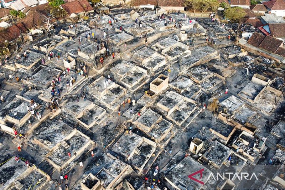 Sade Traditional Village, before and after the fire