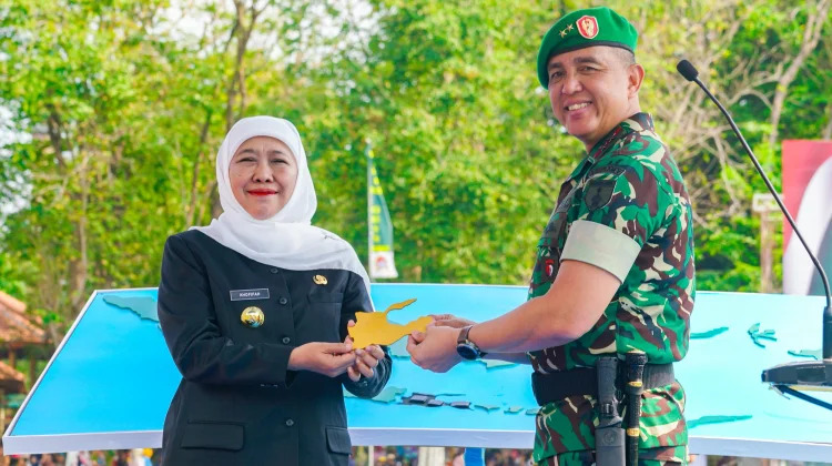 Hundreds of TNI Soldiers 'Storm' Madura Not with Weapons of War, but to Bring Smiles to Residents