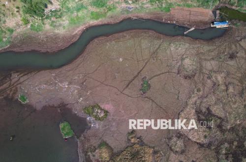 Situ Cileunca Shrinks Amid Prolonged Dry Season