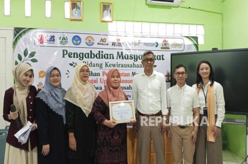 JIHS Conducts Community Service with Entrepreneurship Training