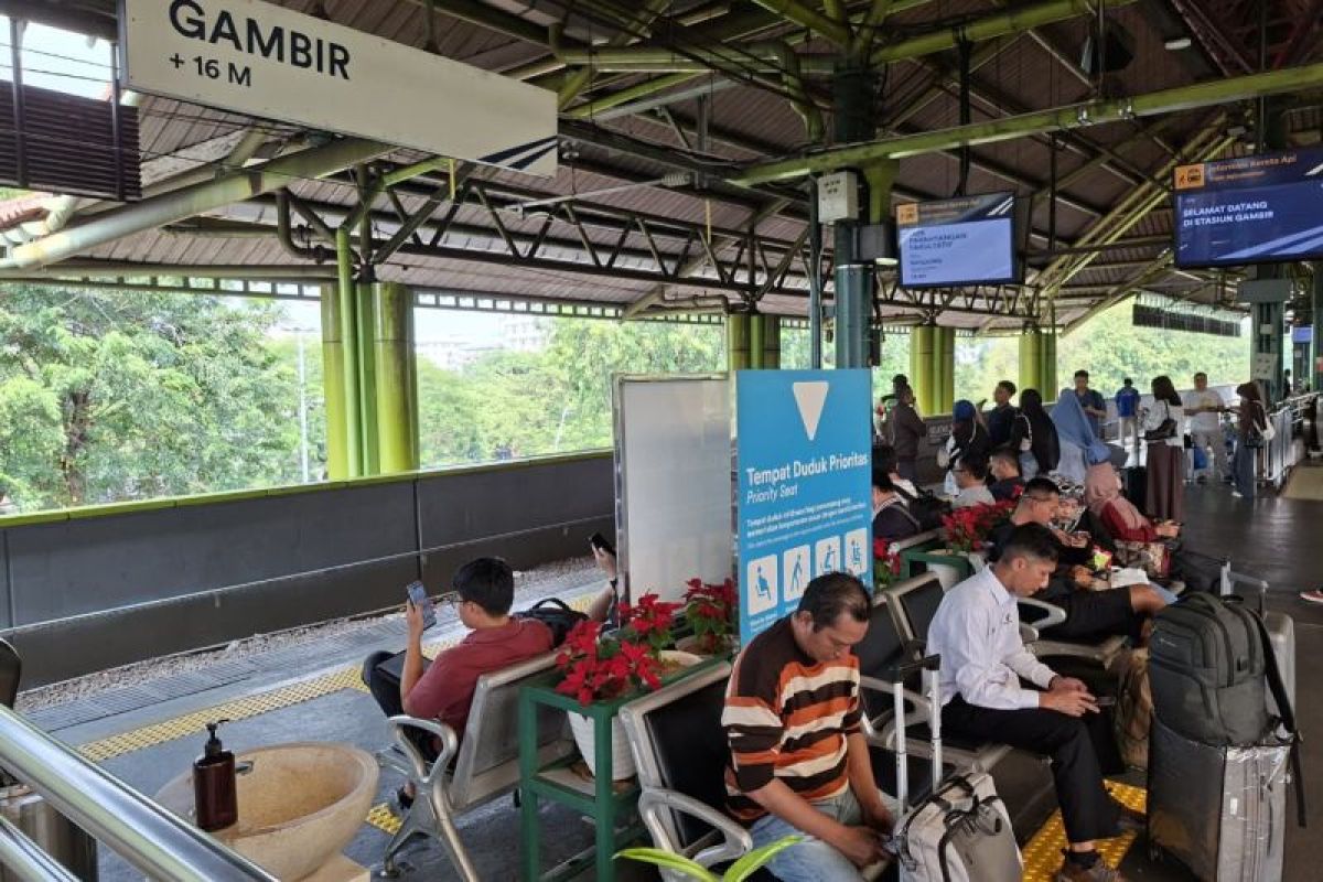 Return flow of train passengers for Prophet Muhammad's Birthday holiday begins today