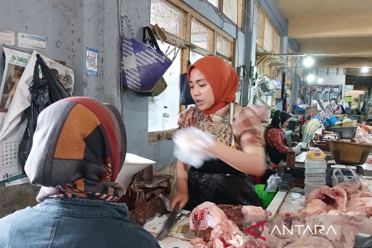 Temanggung Regency Government guarantees smooth chicken meat supply