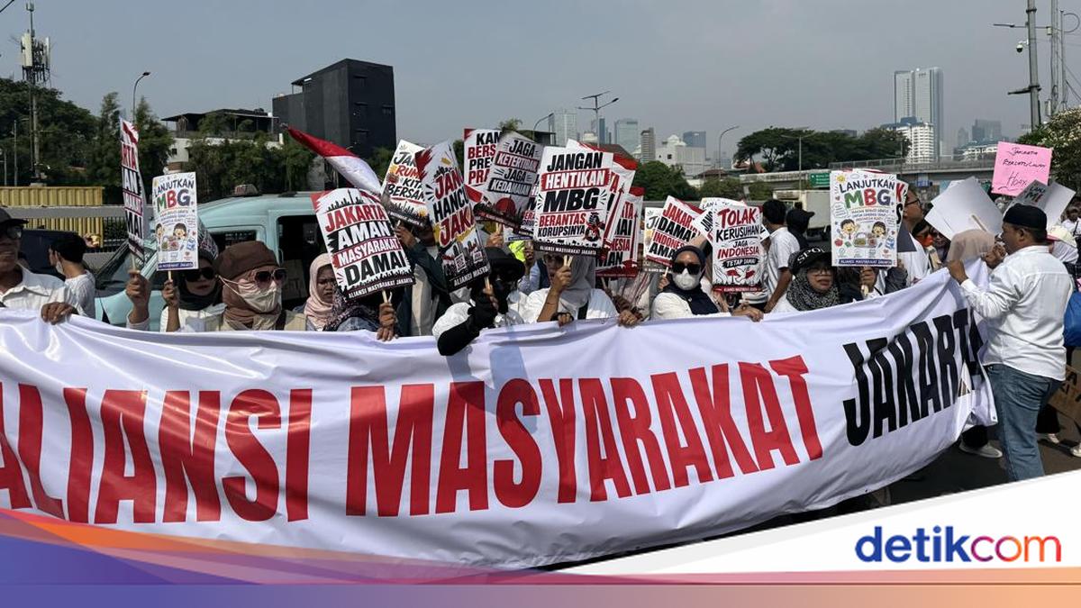 Jakarta Community Alliance Rallies Outside DPR, Urges Residents to Keep Capital Conducive