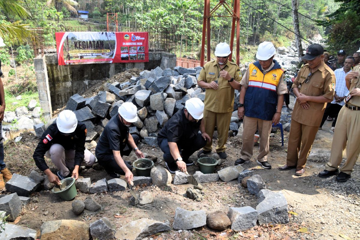 Banyumas Regency Government resumes construction of permanent Grumbul Cibun bridge