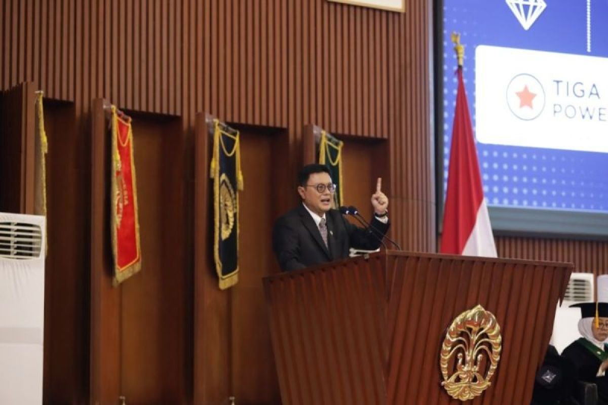 Bridging Academia and Industry: UI Presents Corporate Practitioner Dany Amrul Ichdan at 2026 Graduation
