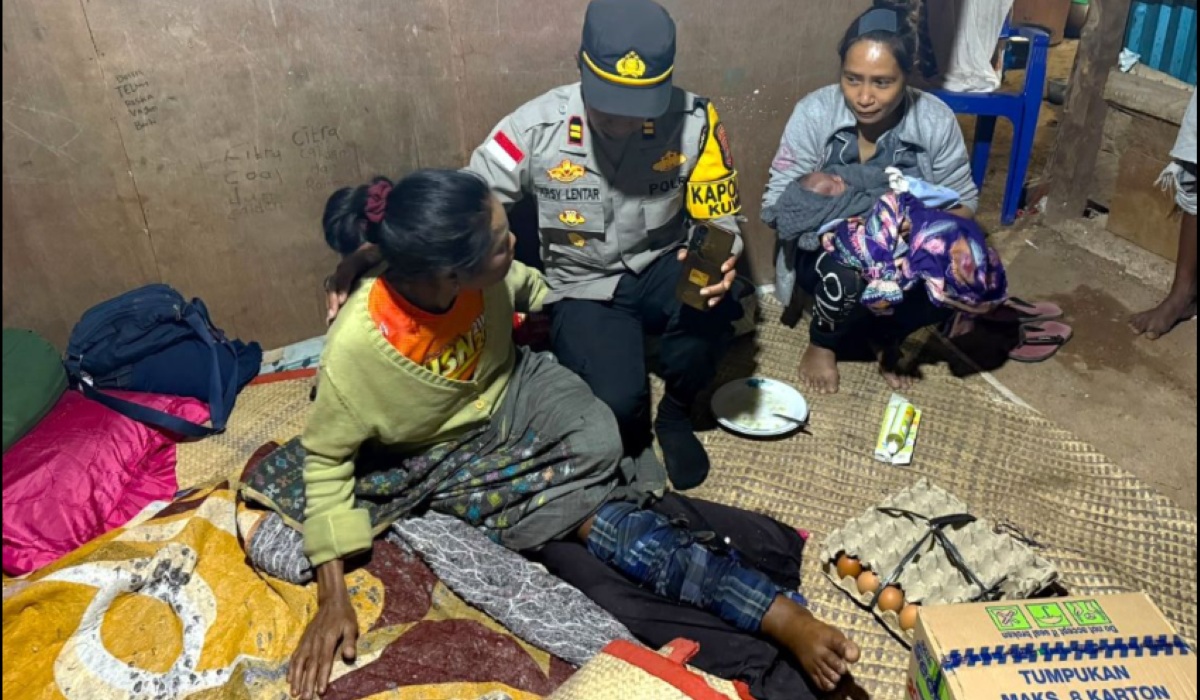 The Heartbreaking Story of Yuliana, Who Broke Her Leg in the Earthquake While Visiting Her Grandchild in West Manggarai