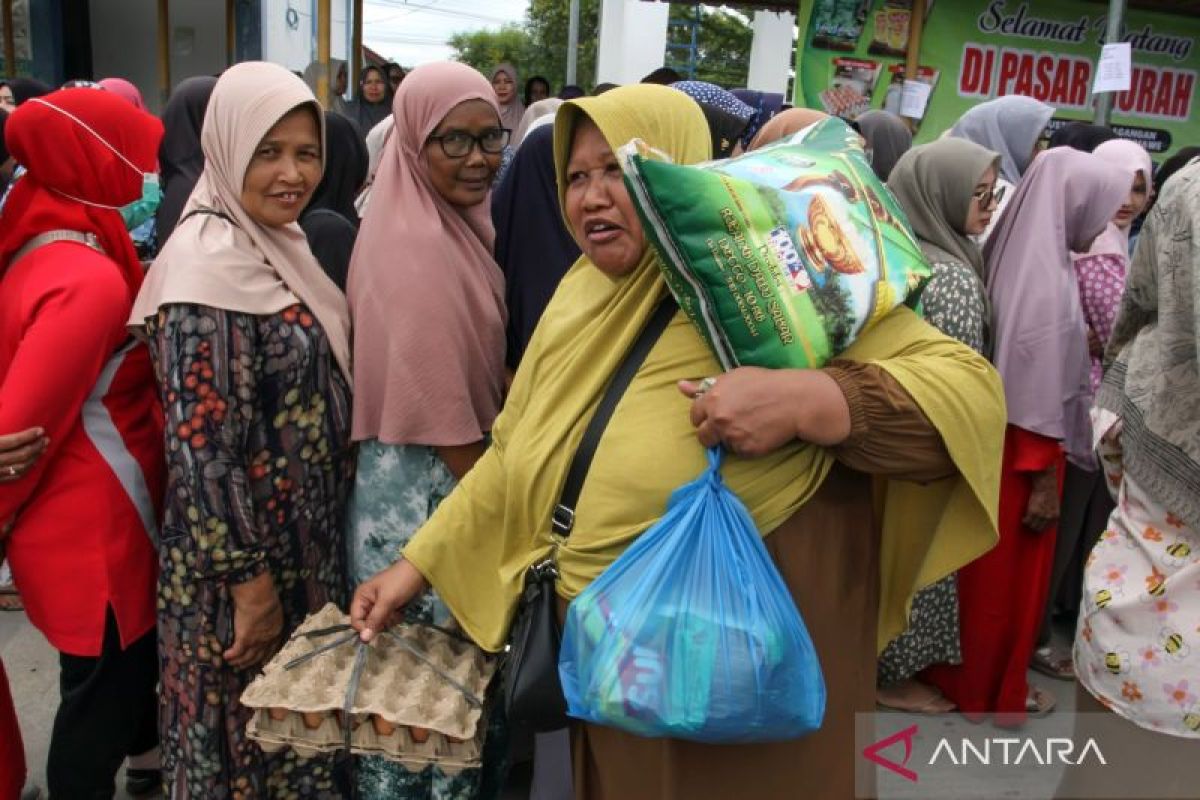 Observer: Rice surplus does not guarantee affordable prices in all regions