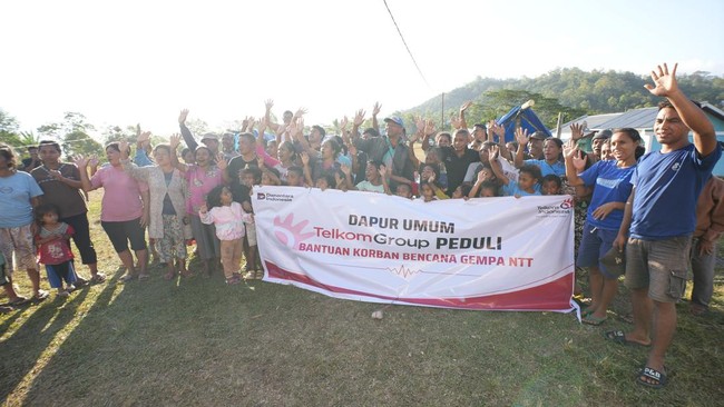 TelkomGroup Distributes Rp1.3 Billion in Aid to NTT Earthquake Victims