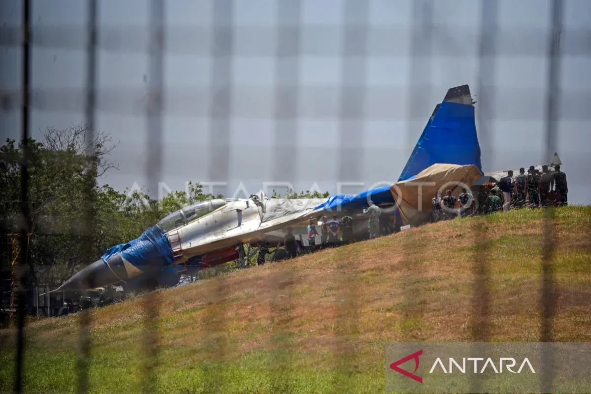 Brake malfunction causes Indonesian Air Force Sukhoi to overshoot runway at Hasanuddin