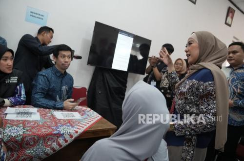 Mistargeted Social Assistance in Spotlight, Government Tests 'Data Toll Road' in Sleman