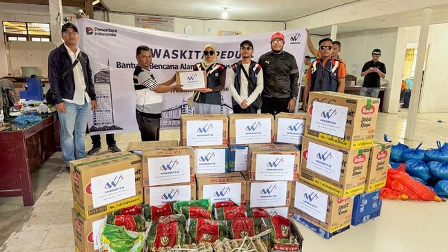 Waskita Karya Distributes Aid to Earthquake Victims in NTT