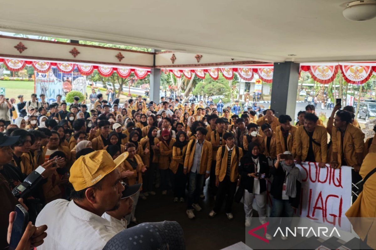 Unsoed students demand campus reform and an end to corrupt practices