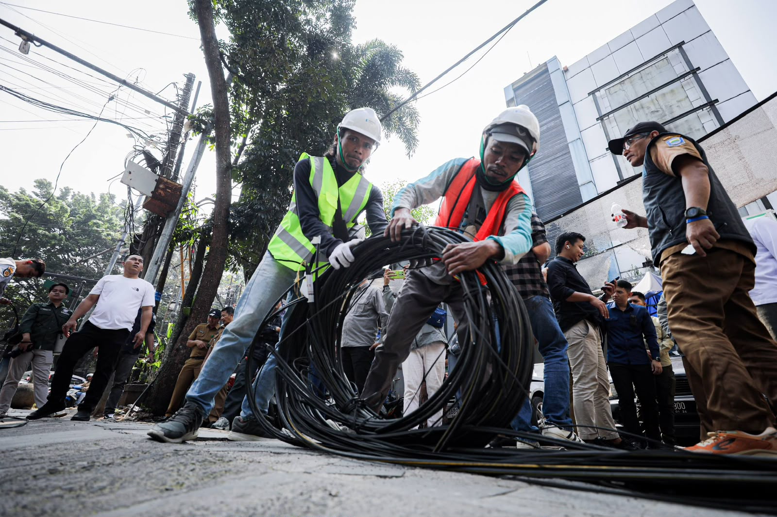 By August 2026, Cable Lowering in Bandung City Completed on 42 Road Sections