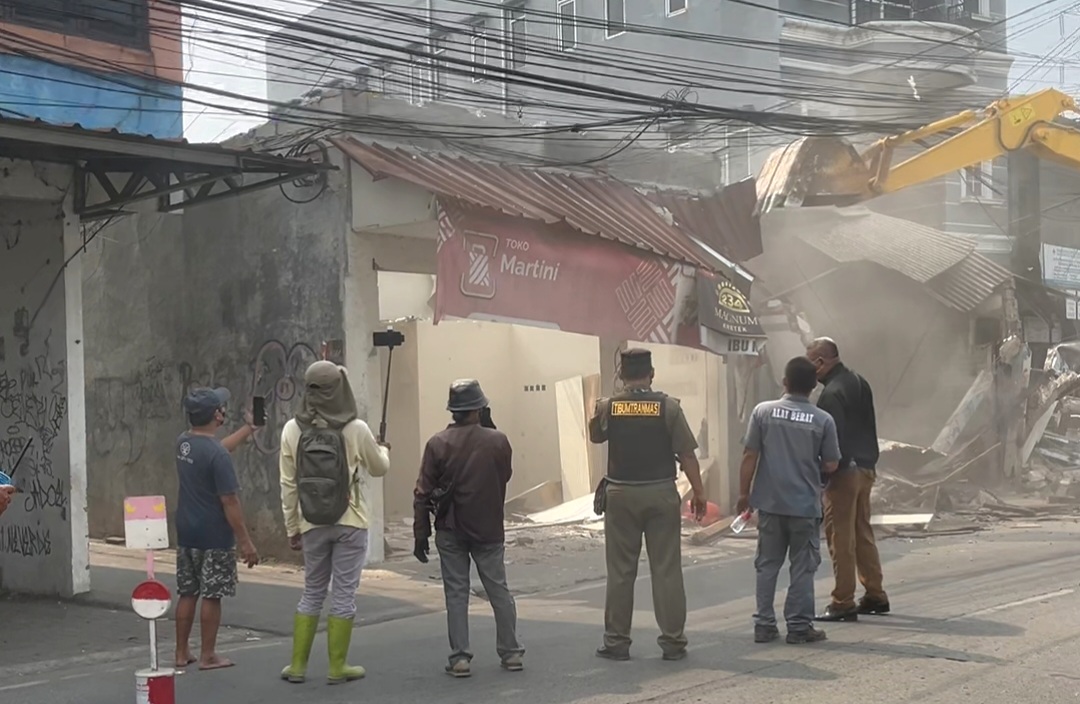 34 Uncertified Buildings on Jalan Raya Hankam Bekasi Demolished
