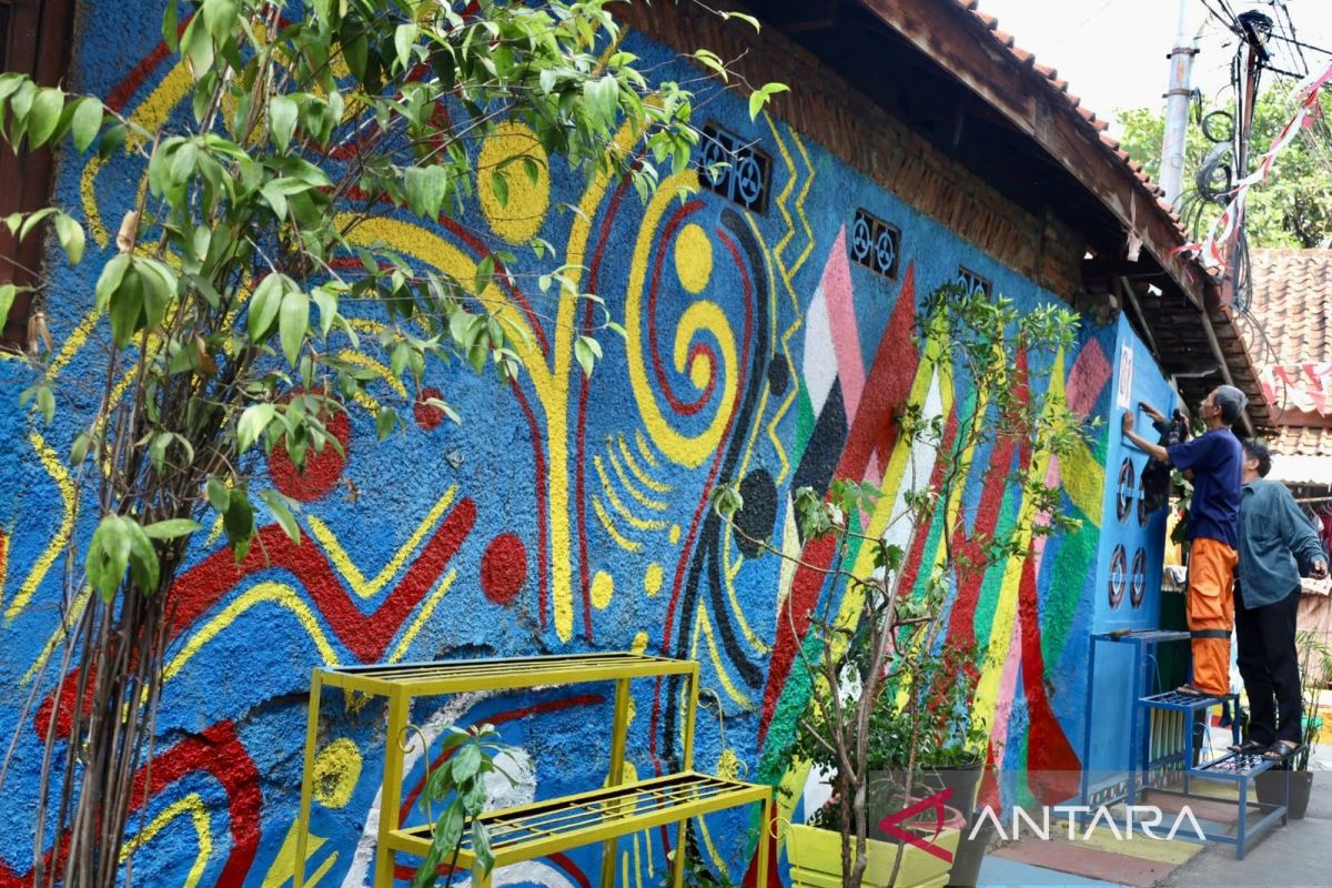 Cikini Subdistrict Beautifies Gang Guru Demar with Murals and Plants