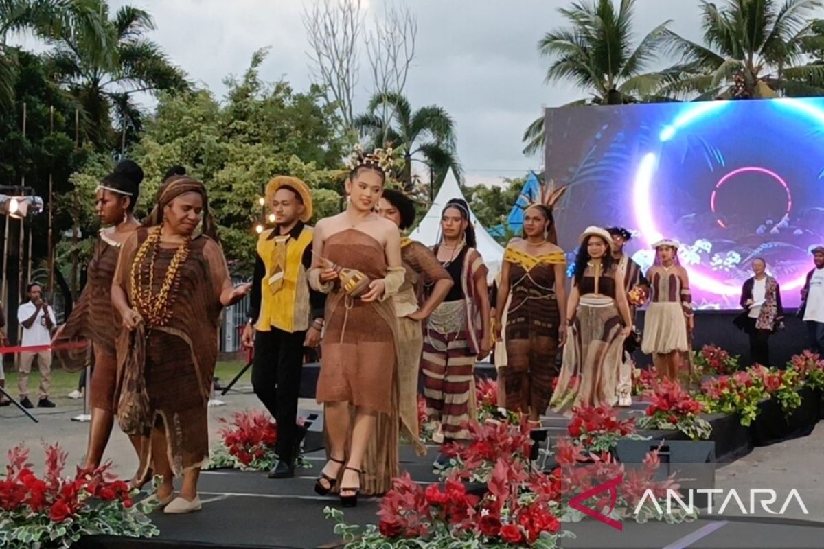 Weaving Noken as Papuan Wastra