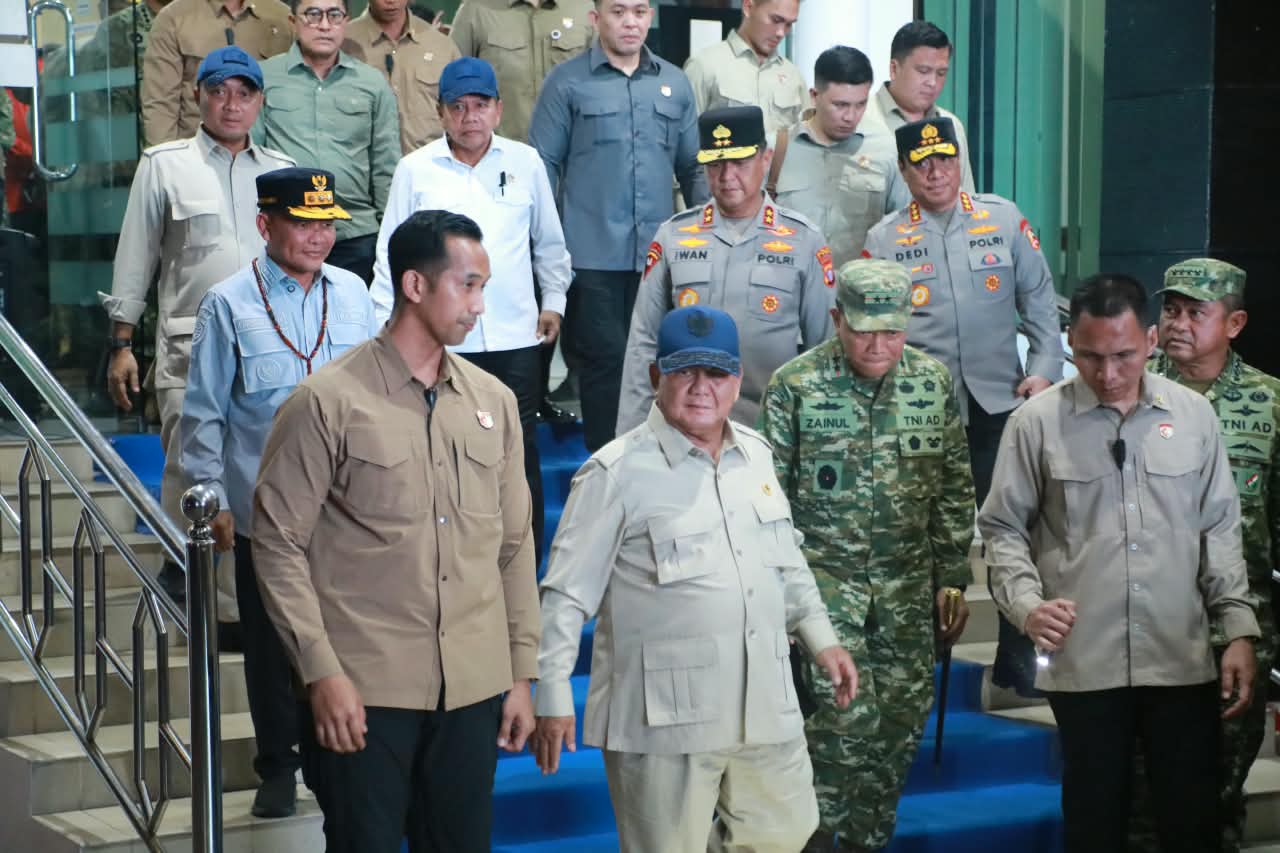 Appreciating Forest Fire Handling in Central Kalimantan, President Prabowo Provides 3 Water Bombing Helicopters and 200 Water Pumps