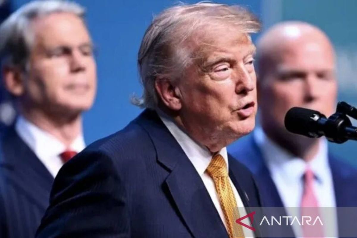 Trump says Iran is in 'total collapse' amid conflict with US