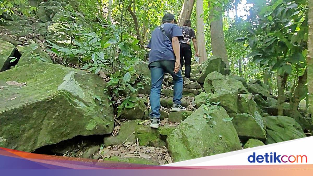 Ancient Site in Sukabumi Neglected, Littered with Rubbish and Used Underwear