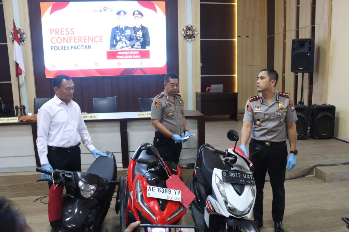 Man in Pacitan steals IDR 350 million in gold, spends proceeds on online gambling