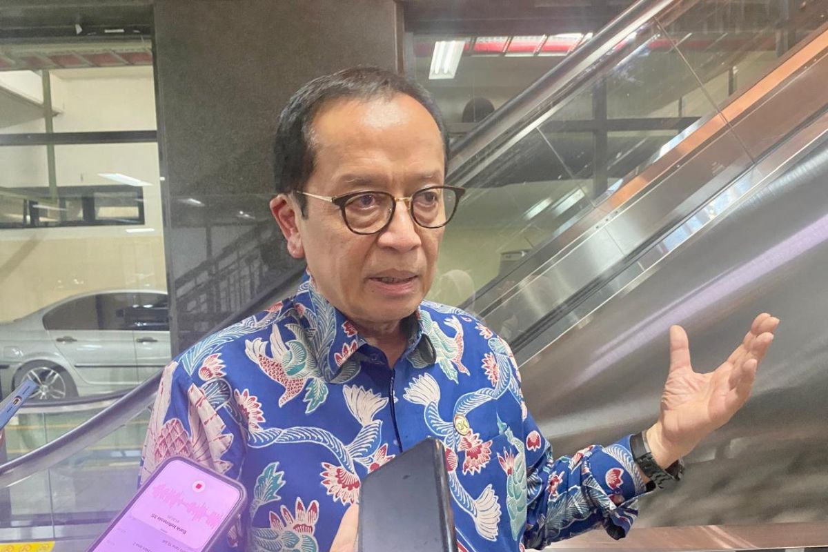 OJK urges public to remain calm over AMPB account transaction suspension