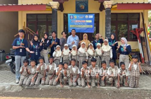 Equipping Students with Digital Literacy, BSI Explore Karangpakis Holds Healthy Internet Training