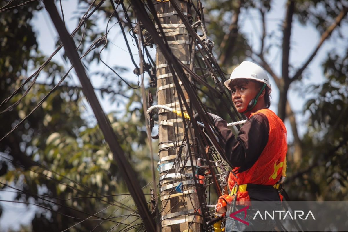 Bandung City Government completes overhead cable removal on 42 roads
