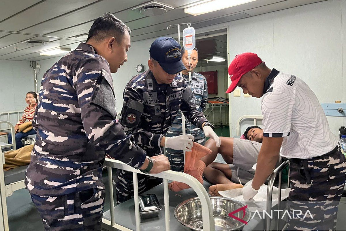 Indonesian Navy deploys hospital ship to treat earthquake victims in NTT