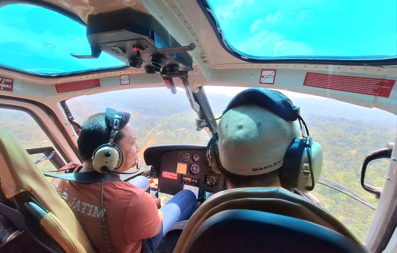 East Java BPBD Intensifies Water Bombing as Hotspots Persist on Mount Arjuno