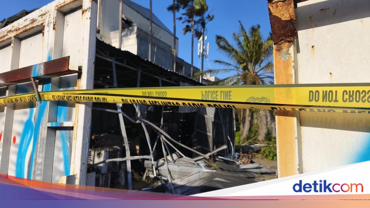 Used Furniture Warehouse in Denpasar Catches Fire, Resident Hears Explosion