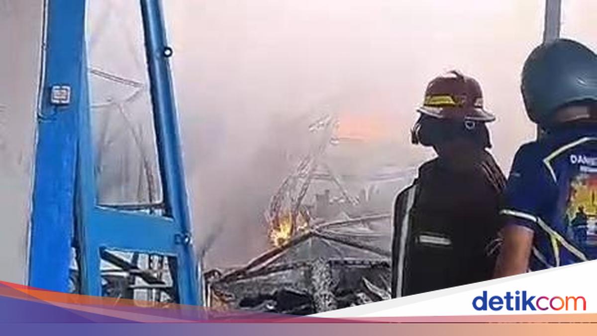 Musical Instrument Warehouse in Cakranegara Destroyed by Fire, Losses Estimated at Rp 800 Million
