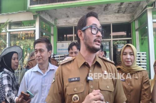 Regent Jeje Orders Inspectorate to Audit BOS Fund Usage at SMPN 02 Ngamprah