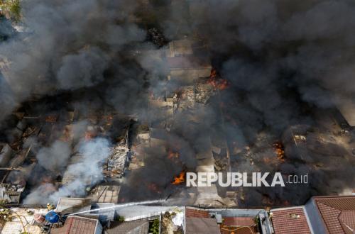 Fire at IKIP Complex in Duren Sawit Destroys 40 Houses