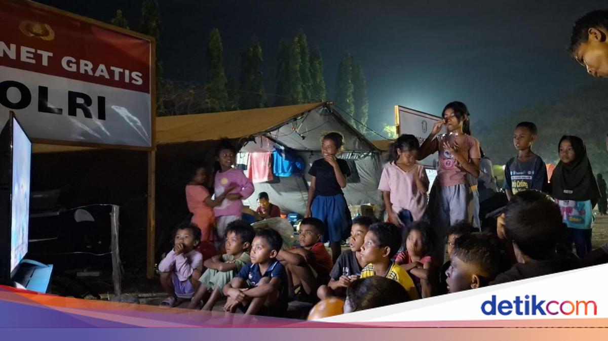 Children's Joy Watching TV Together at Nagekeo NTT Evacuation Post