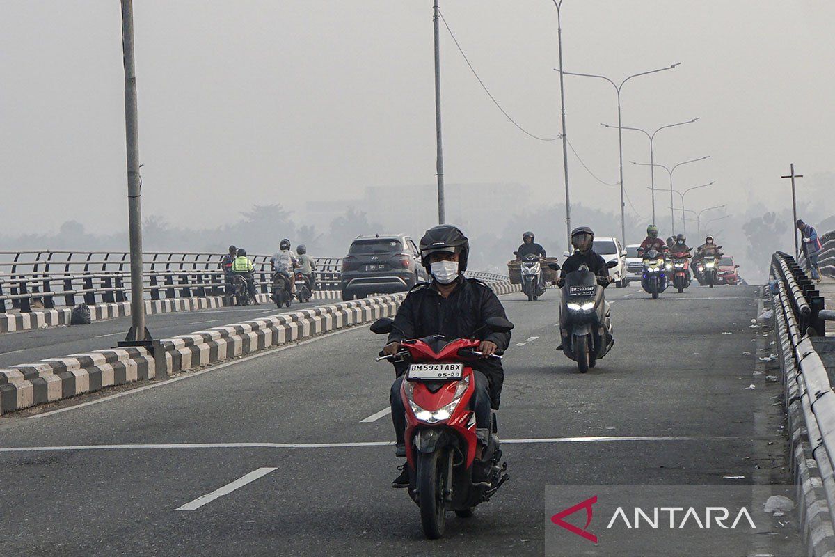 BNPB urges public to wear mask amid wildfires