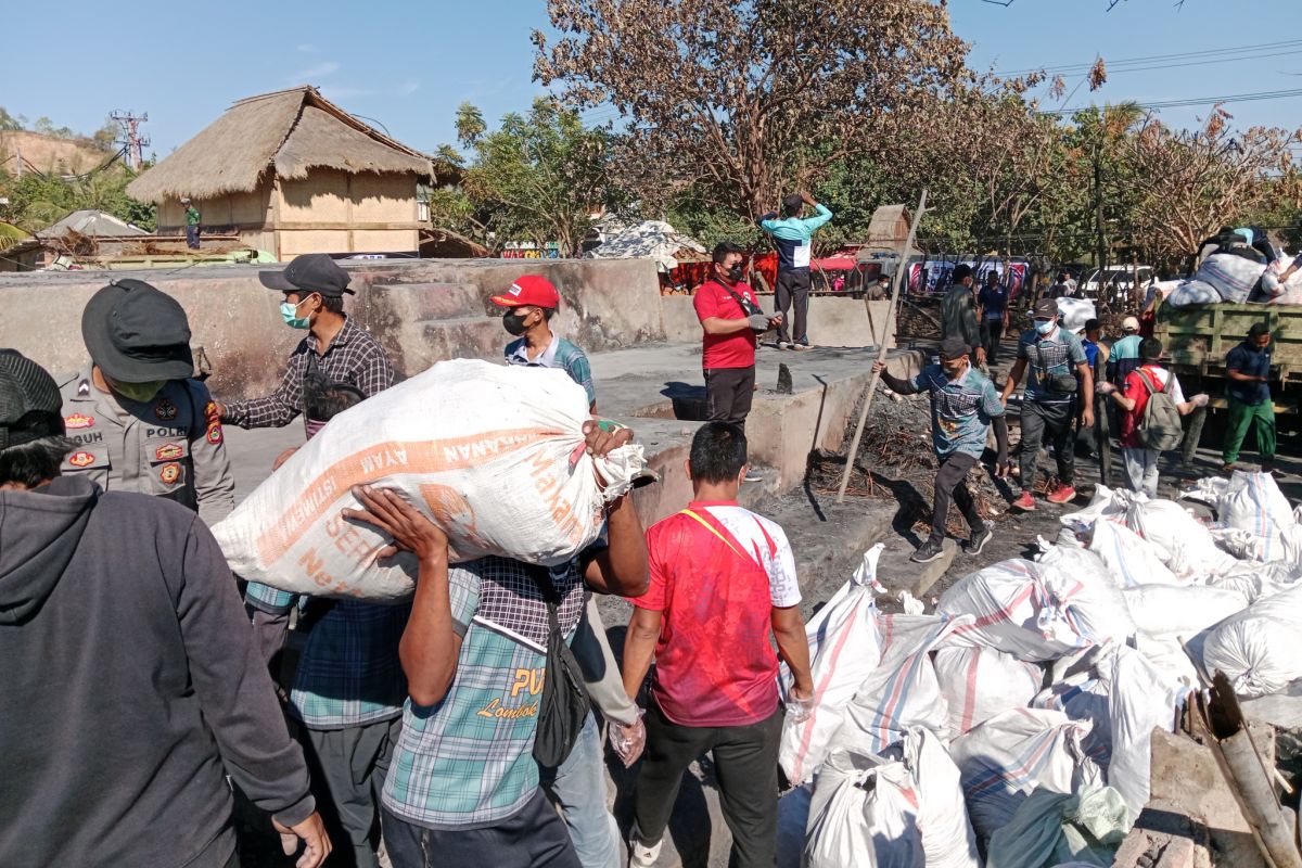 Thousands of civil servants deployed to clear debris from Sade Traditional House fire