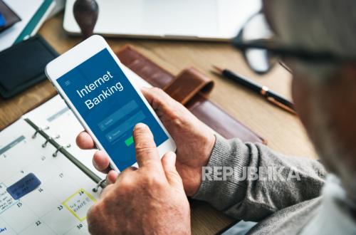 Transaction Delays and Trust in the Financial System: An Expert's Explanation