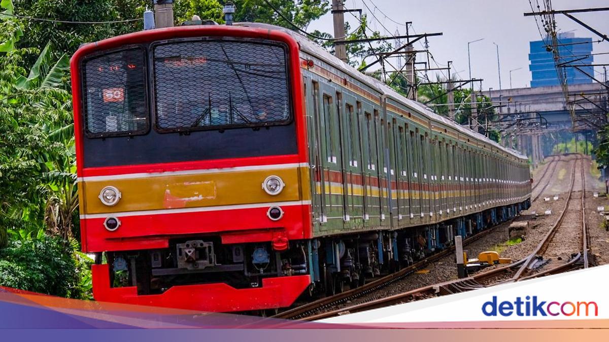 Green Line KRL Services to Rangkasbitung Disrupted by Land Fire Near Tracks