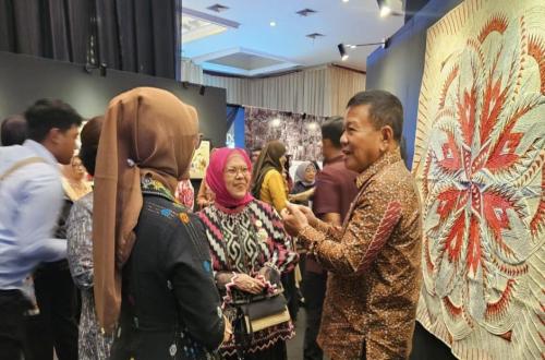 Women's Craft Works Featured at Roepa Merdeka Exhibition