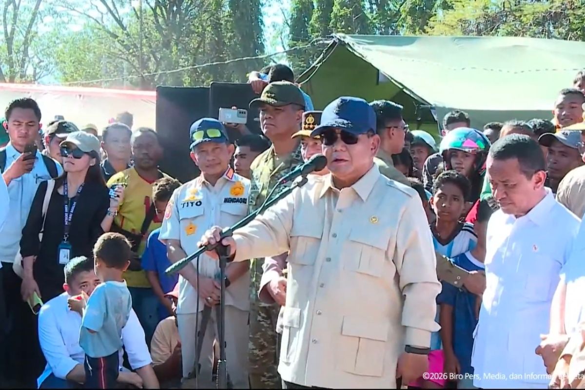 Prabowo assures government will continue sending aid for NTT earthquake victims