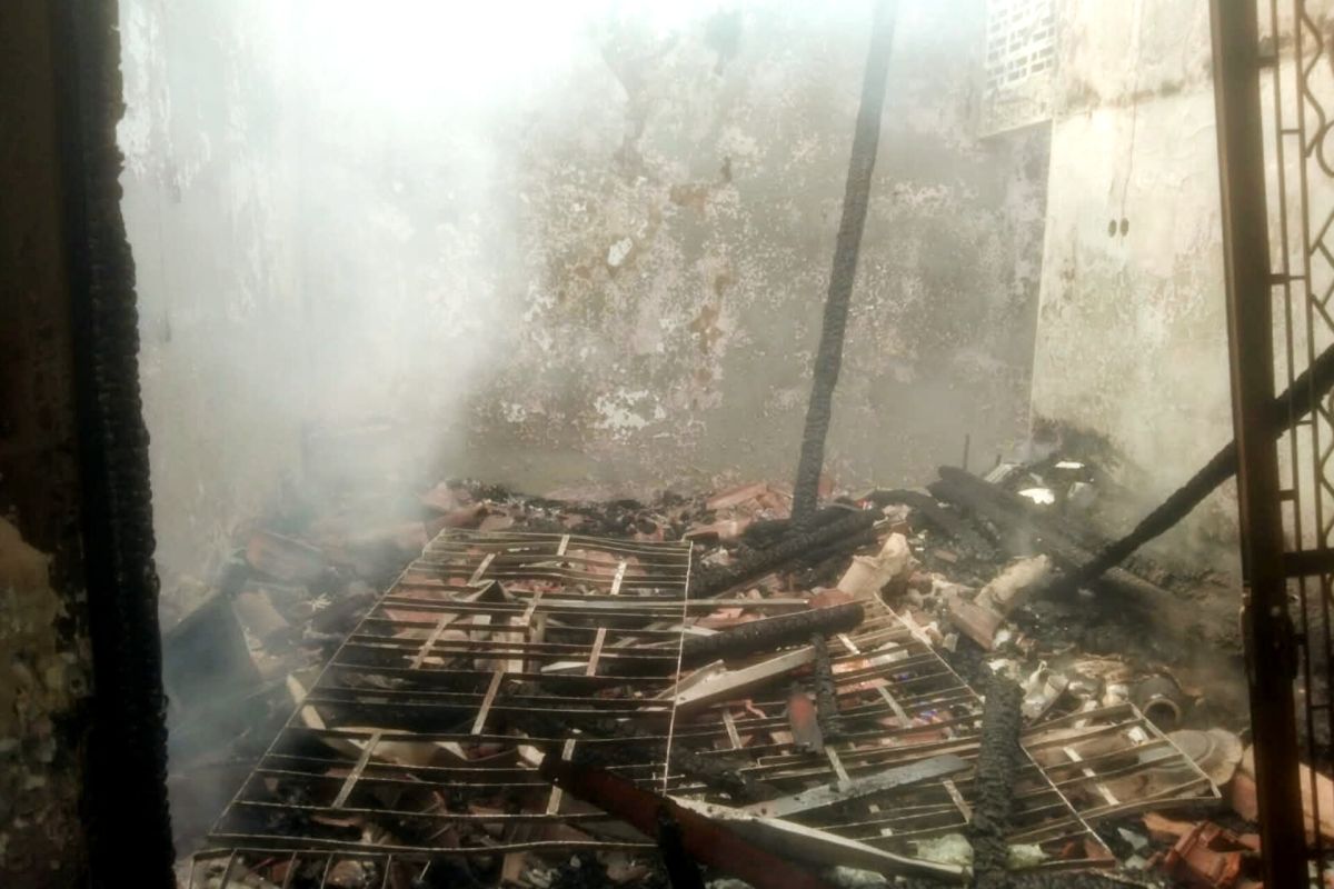 Two houses in Pondok Labu catch fire, suspected electrical fault