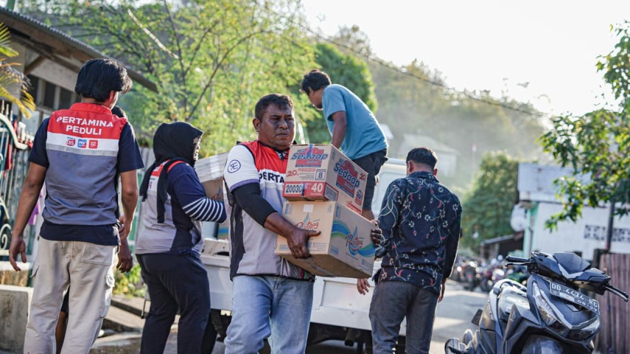 Pertamina Distributes Aid to Community-Run Posts to Meet Needs of NTT Earthquake Victims